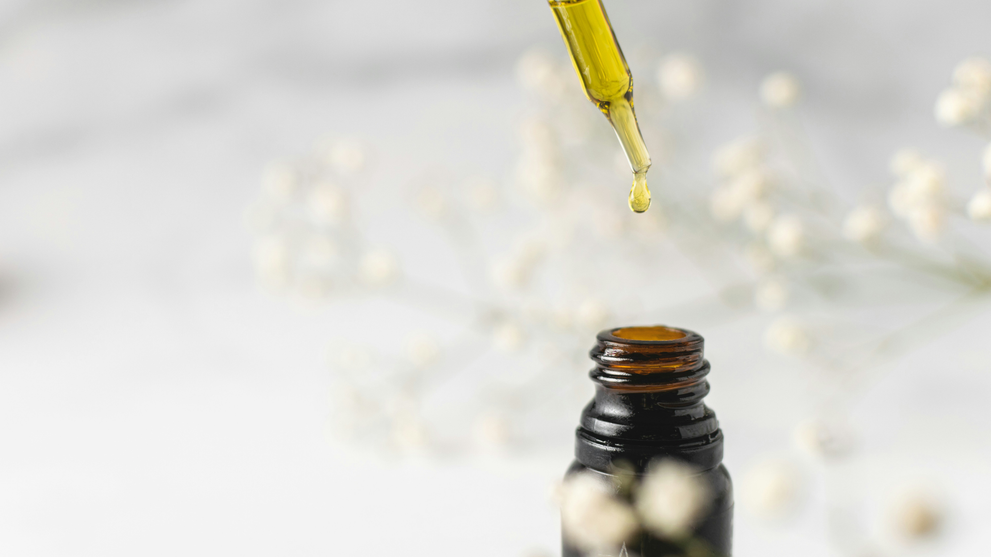 Benefits of Castor Oil for Hair, Skin, and Wellness