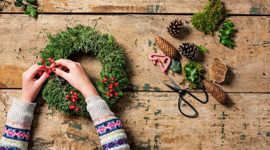 5 Essential Oil Blends to Set a Holiday Mood