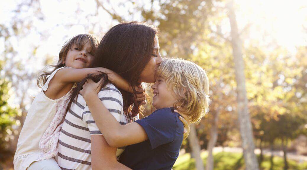8 Perfect Essential Oil Gifts for Every Kind of Mom!