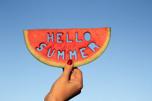 6 Essential Oils for Summer Skin